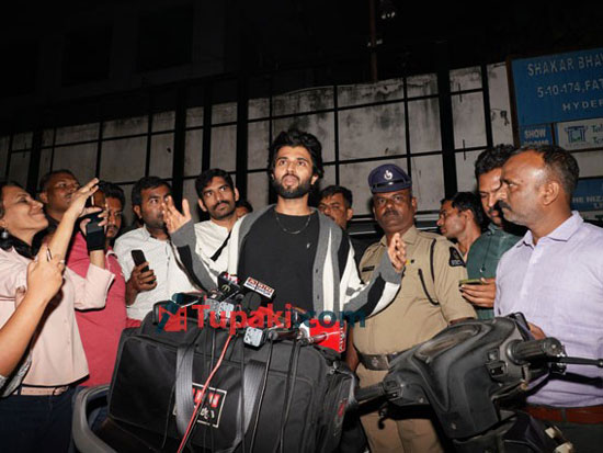 Vijay Deverakonda Papped At ED Office Address Media Regarding Issue